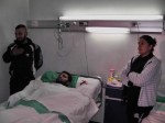 Vojak v nemocnici s rodinou Vojak v nemocnici s rodinou